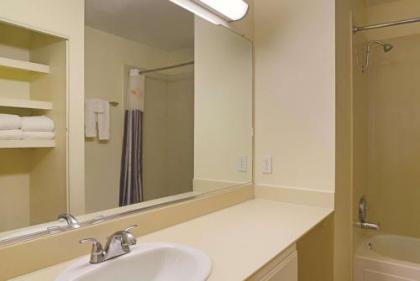 La Quinta Inn by Wyndham Denver Cherry Creek - image 3