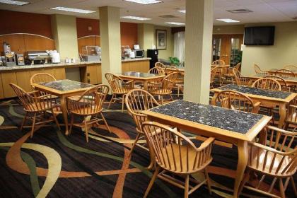 AmericInn by Wyndham Denver Airport - image 4