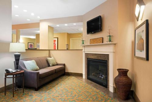 Baymont by Wyndham Denver International Airport - image 5