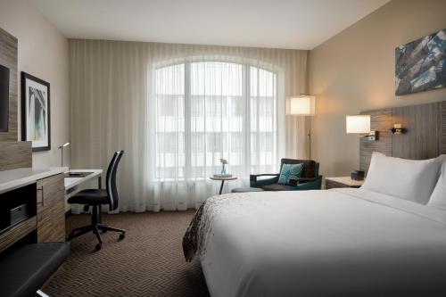 Renaissance Denver Downtown City Center Hotel - image 2