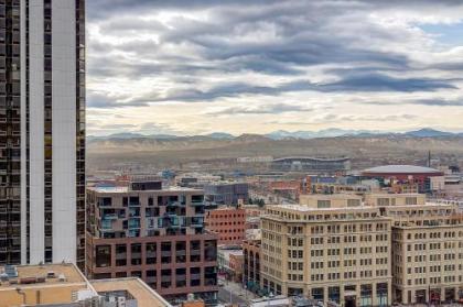 Beautiful City Views in the Center of Everything! - image 2