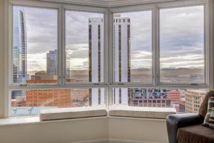Beautiful City Views in the Center of Everything! - image 3