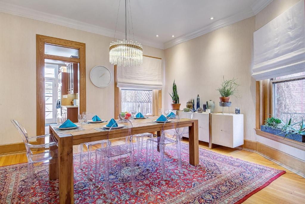 Stunning Modern Home! Prime Location Sleeps 15 - main image