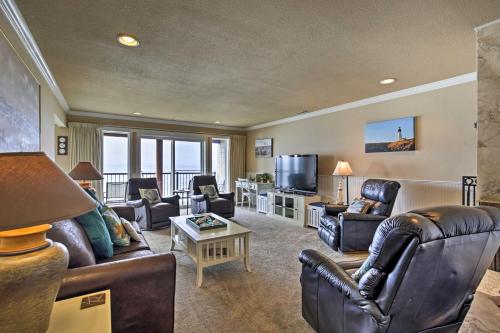 Beachfront Condo with Patio and Views - Walk to Shore! - image 4