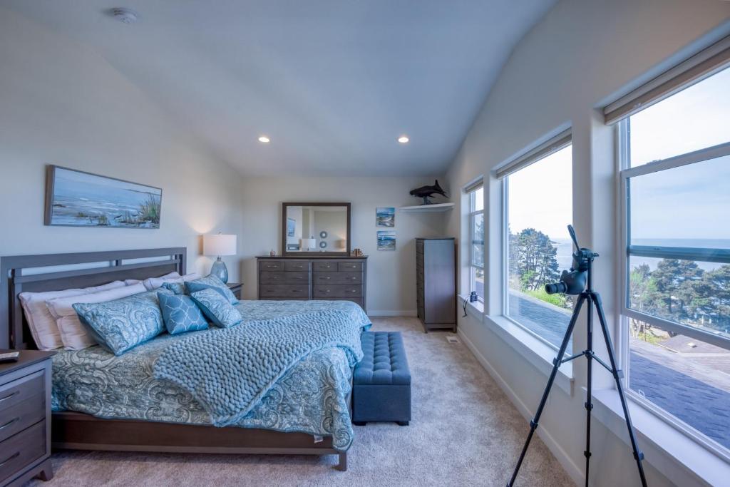 Oceanview Townhome - Pet Friendly - Sleeps 6 - King - main image