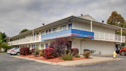 Motel 6-Des Moines IA - North - image 1