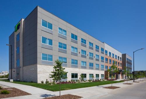 Holiday Inn Express and Suites Des Moines Downtown an IHG Hotel - main image
