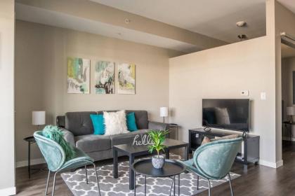 Frontdesk Confluence on 3rd Apt Downtown Riverwalk trails Iowa