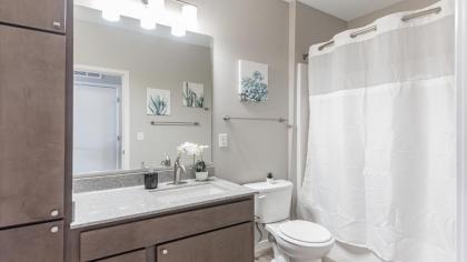 Frontdesk Confluence on 3rd Apt Downtown Riverwalk Trails - image 16