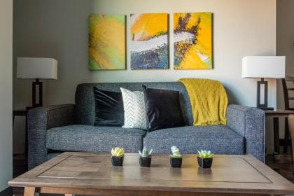 Updated and Contemporary 2BR Apts by Frontdesk Des moines Iowa