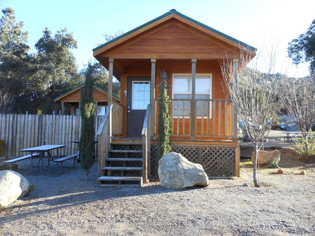 Oakzanita Springs Camping Resort Cabin 1 - main image