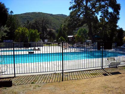 Oakzanita Springs Camping Resort Cabin 1 - image 10