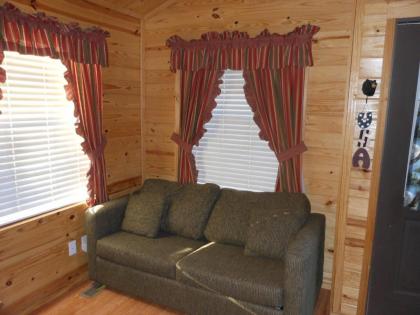 Oakzanita Springs Camping Resort Cabin 1 - image 2
