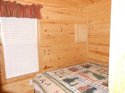 Oakzanita Springs Camping Resort Cabin 1 - image 5