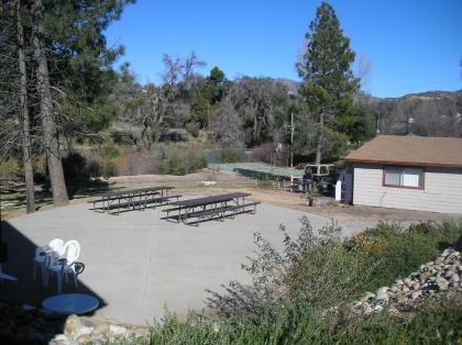 Oakzanita Springs Camping Resort Cabin 2 - image 9