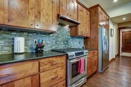 Points West-AC-4BR/2.5BA - image 15
