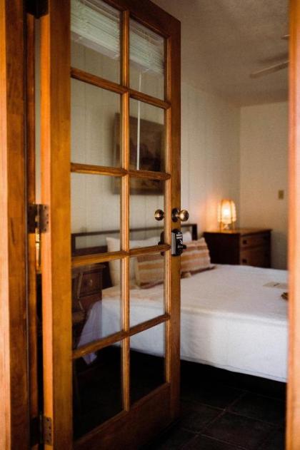 The Good House- Hot Spring Hideaway - image 15