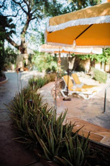 The Good House- Hot Spring Hideaway - image 9