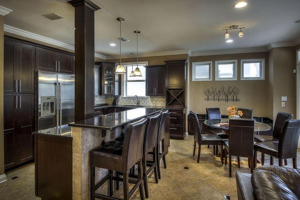 Casa Lontano by Five Star Properties - image 2