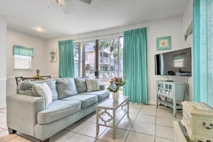 Sunny Beach Cottage with Shared Pool   Walk to Coast Destin