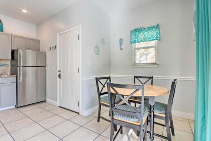 Sunny Beach Cottage with Shared Pool - Walk to Coast - image 15