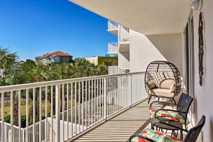 Gulf-View Getaway - Walk to Beach and Restaurants! - image 2