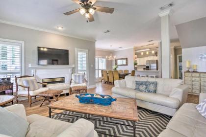 Grand Destin Getaway - A Block to the Beach!