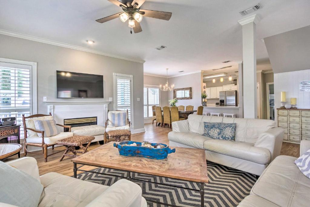 Grand Destin Getaway - A Block to the Beach! - main image