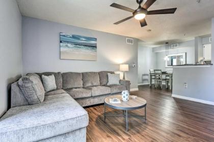 Destin Condo with Pool Access Less Than 1Mi to the Beach - image 4