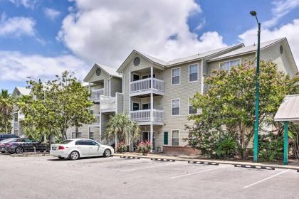 Destin Condo with Pool Access Less Than 1Mi to the Beach - image 5