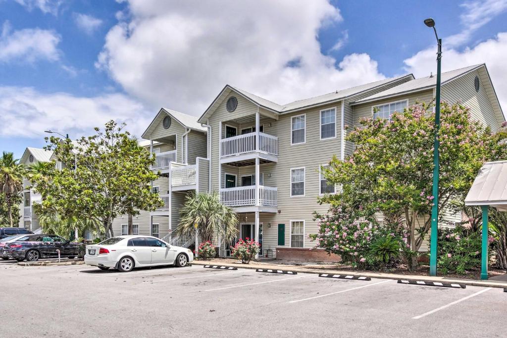 Destin Condo with Pool Access Less Than 1Mi to the Beach - image 5