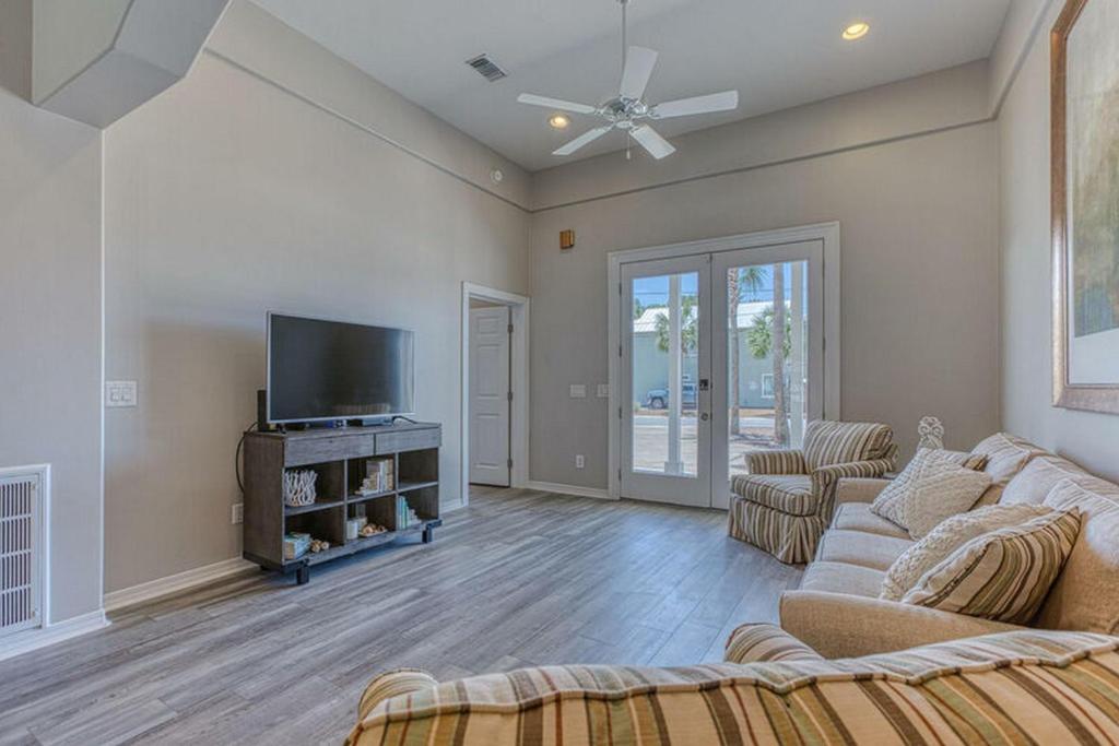 SOUTHERN JEWEL by Bliss Beach Rentals - image 5