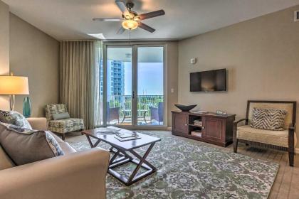 Destin Condo with Amenities Less Than half Mi to Beach!