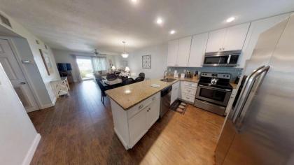 Unit 119 -Beautiful private beach cottage Recently renovated Family Friendly - image 3