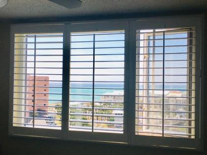 Top floor end unit 718 AMAZING Sunsets FREE BEACH SERVICE