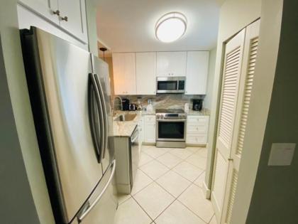 Unit 517 - Washer and Dryer in unit - FREE Beach Service - Amazing Sunset Views