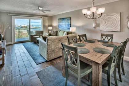 The sea - it calls me! Islander 317 - West Water & Sunset Views!