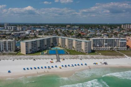 Holiday Surf & Racquet Club 319 by RealJoy Vacations - image 4