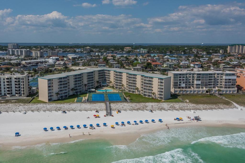 Holiday Surf & Racquet Club 319 by RealJoy Vacations - image 4