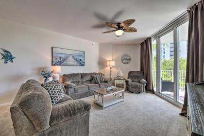 Ideal Destin Destination Condo 1 Mi to Beach - image 4