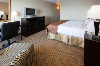 Holiday Inn Detroit Lakes an IHG Hotel - image 9
