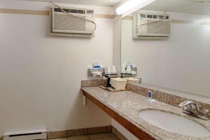 Rodeway Inn - image 10