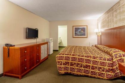 Rodeway Inn - image 13