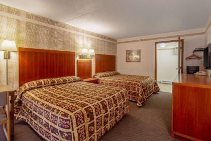Rodeway Inn - image 15