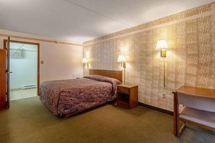 Rodeway Inn - image 9