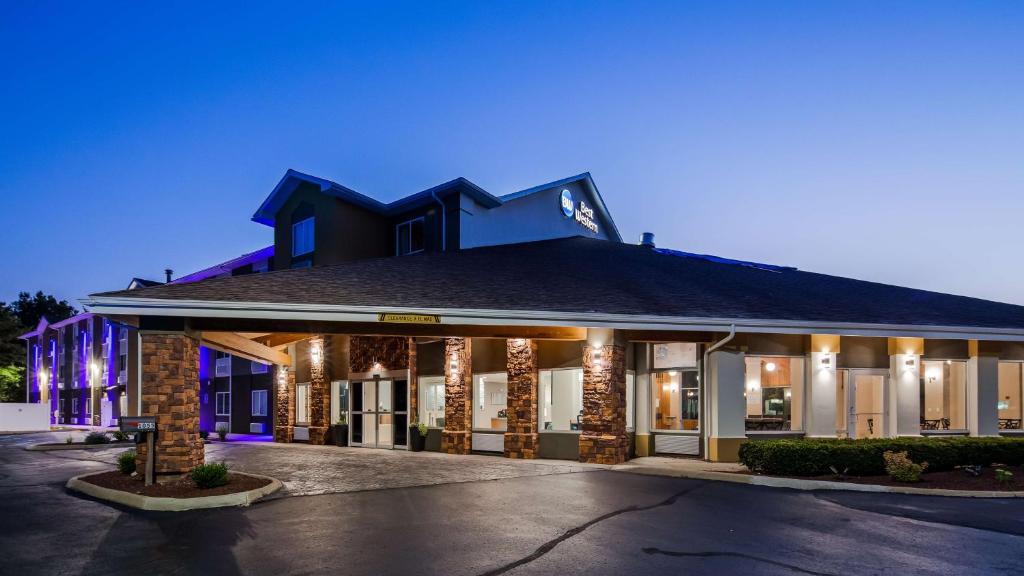 Best Western DeWitt - main image