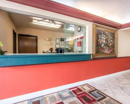 Econo Lodge Dexter - image 15