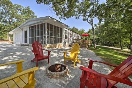 Tranquil Cedarcreek Home Steps to Bull Shoals Lake