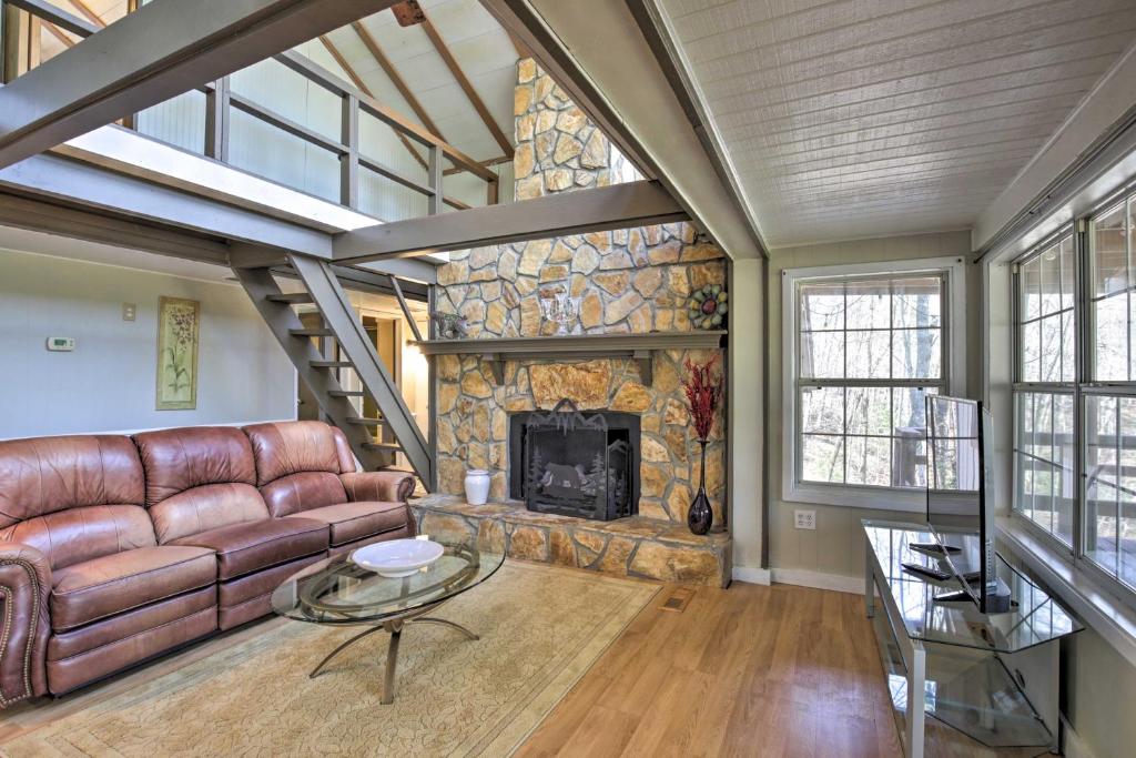 Spacious Sky Valley Cabin with Deck and Fireplace - main image