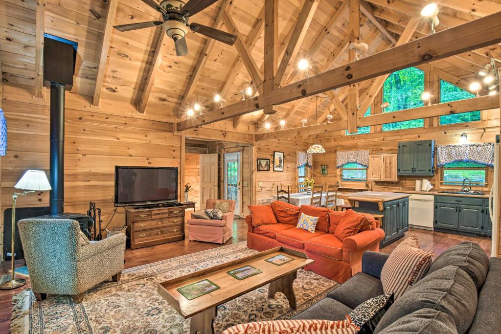 Spacious Pet-Friendly Cabin in Sky Valley! - image 5